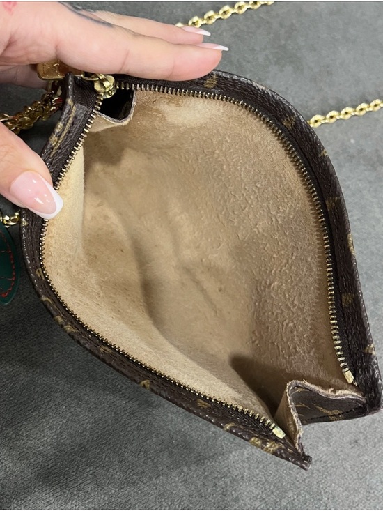 Louis Vuitton - Picture 7 of 13